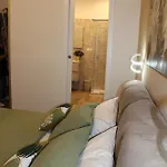 Esty 招待所 4*